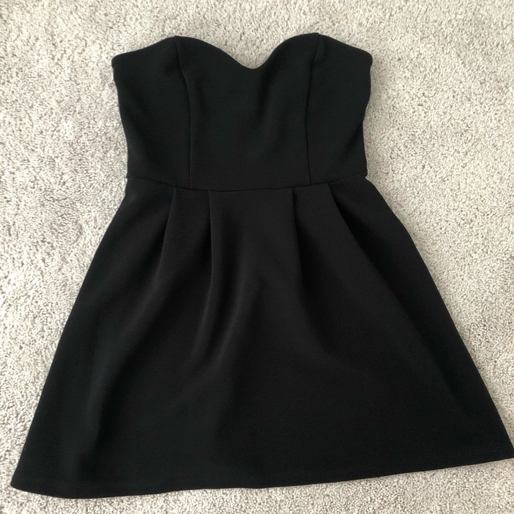 Black strapless mini